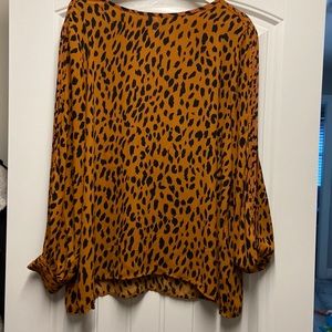 Stunning TAHARI top. Size XL